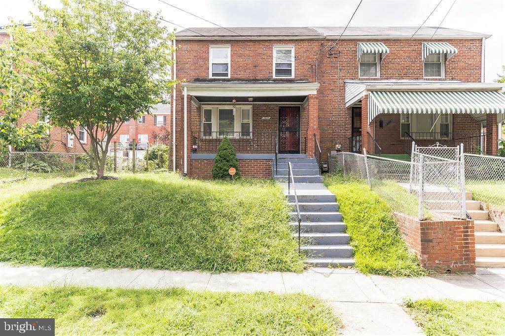 1915 Ridge Place - Photo 1