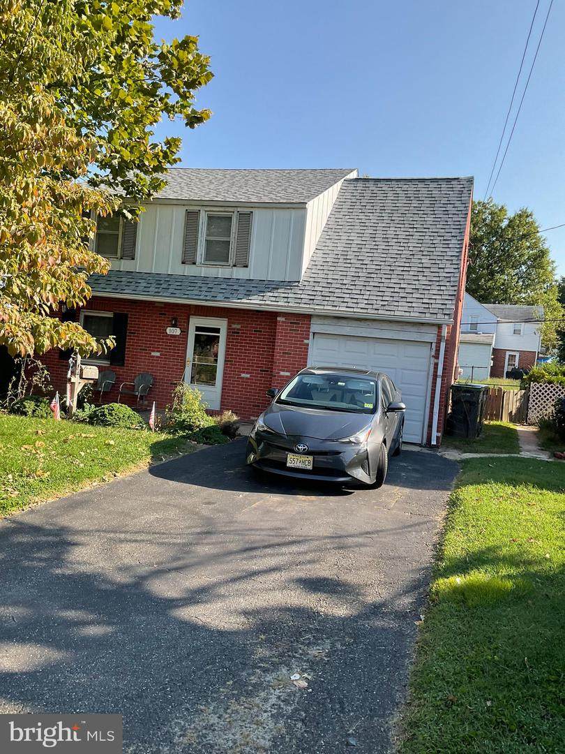 107 Roosevelt Avenue - Photo 1
