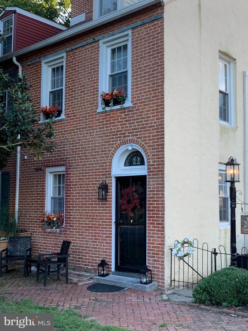 206 Washington Street - Photo 1