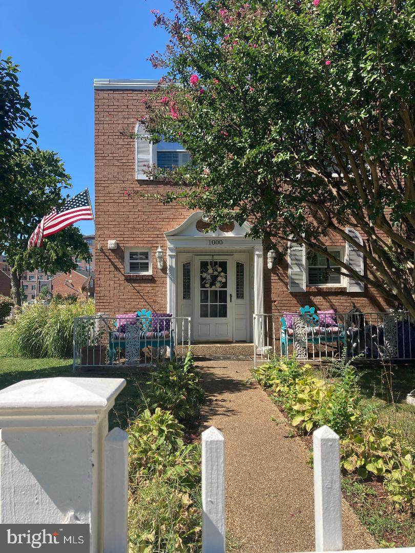 1000 Colonial Avenue - Photo 1