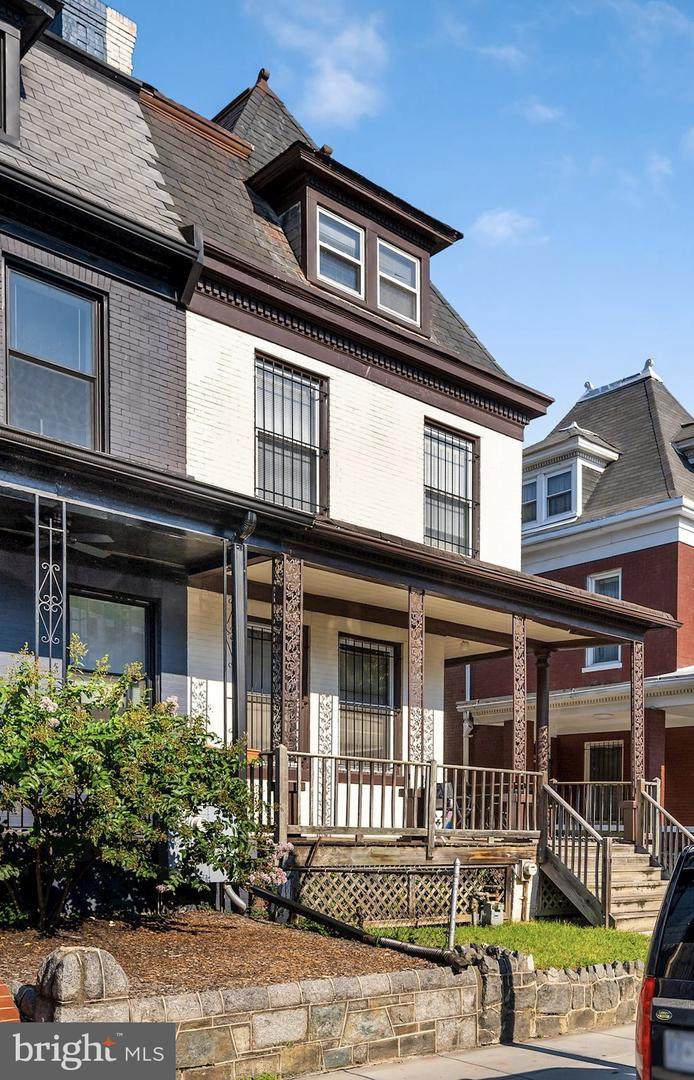 3512 10TH Street - Photo 1