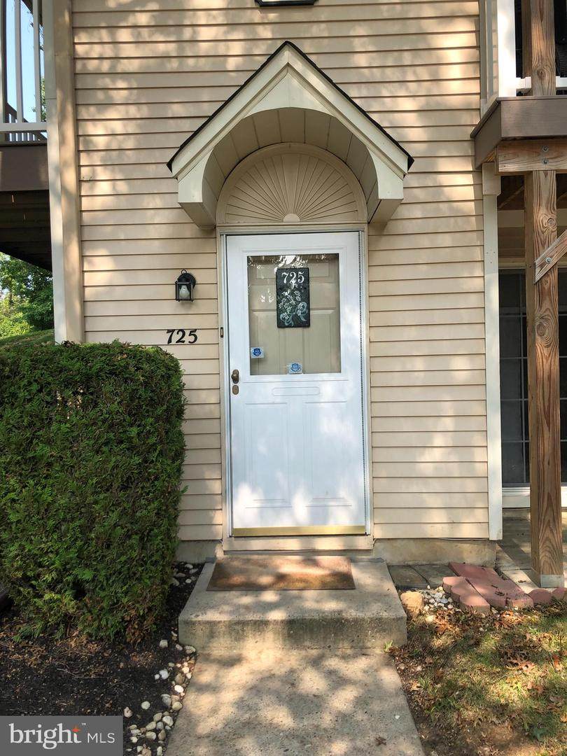 725 Sparrow Lane - Photo 1