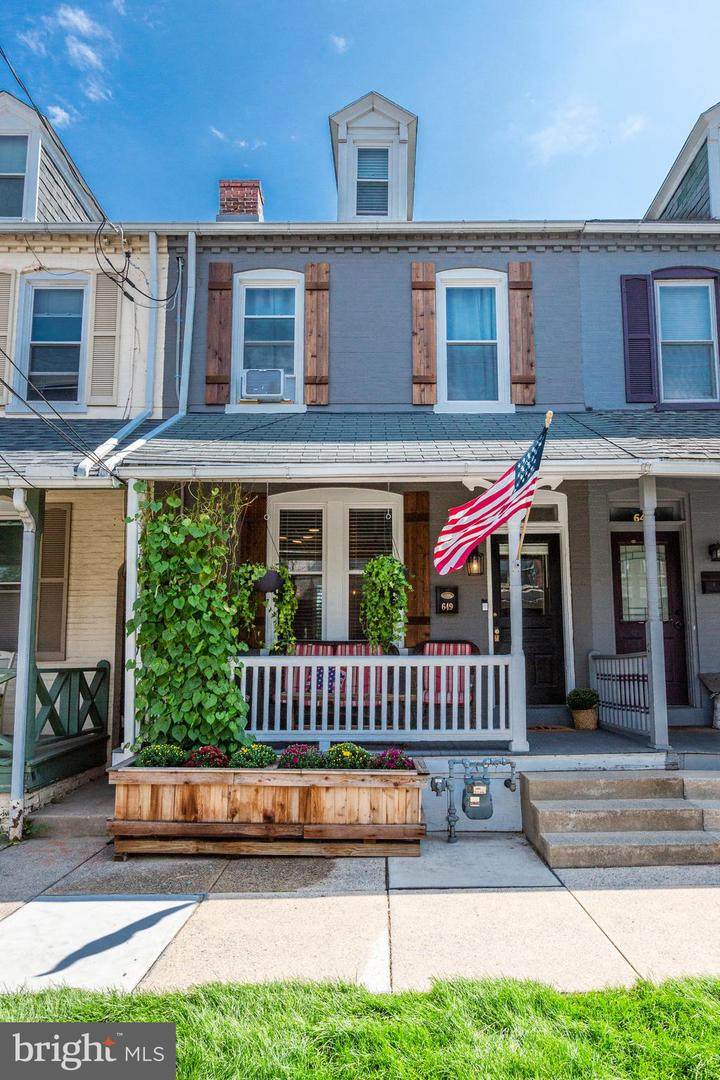 649 Mary Street - Photo 1