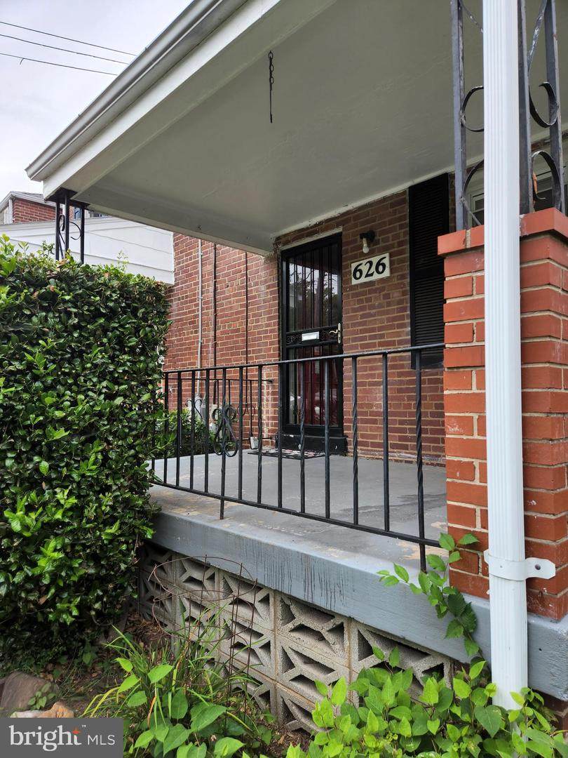 626 Farragut Place - Photo 1