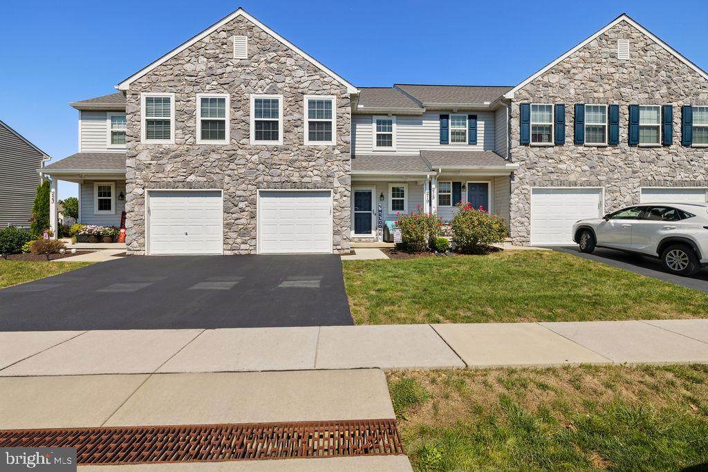 219 Village Circle - Photo 1