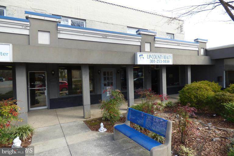 9863 Main Street - Photo 1