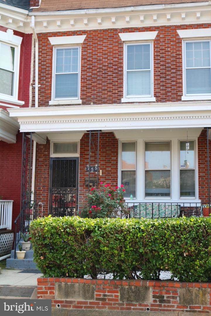 758 Newton Place - Photo 1