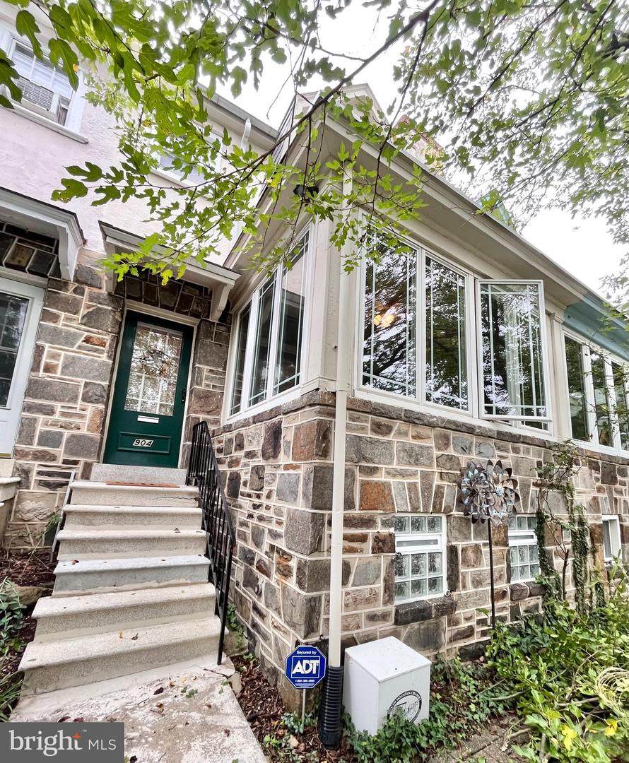 904 36TH Street - Photo 1
