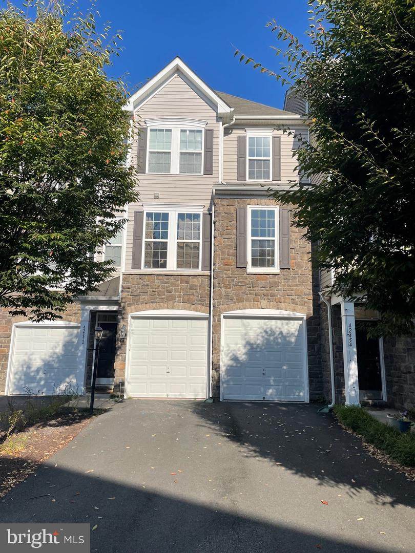42452 Great Heron Square - Photo 1