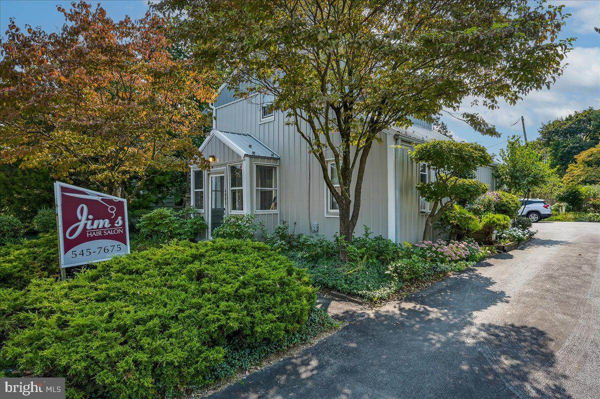 4805 Locust Lane - Photo 1