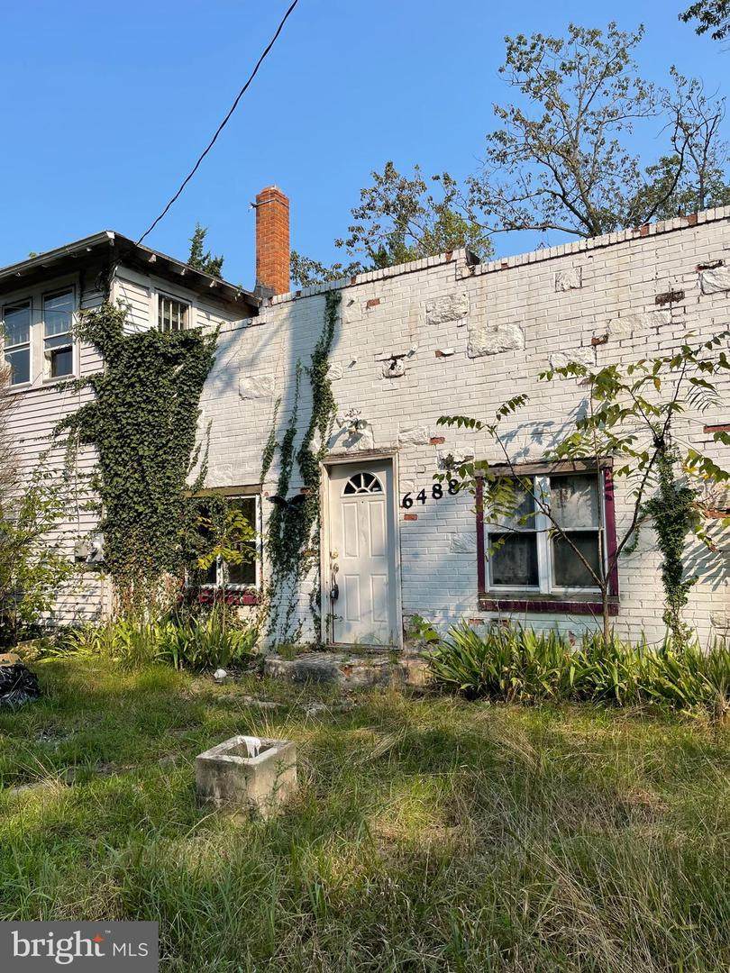 6488 Dehirsch Avenue - Photo 1