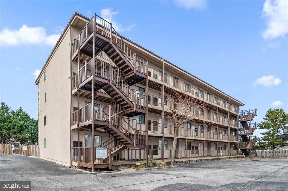 204 33RD Street - Photo 1