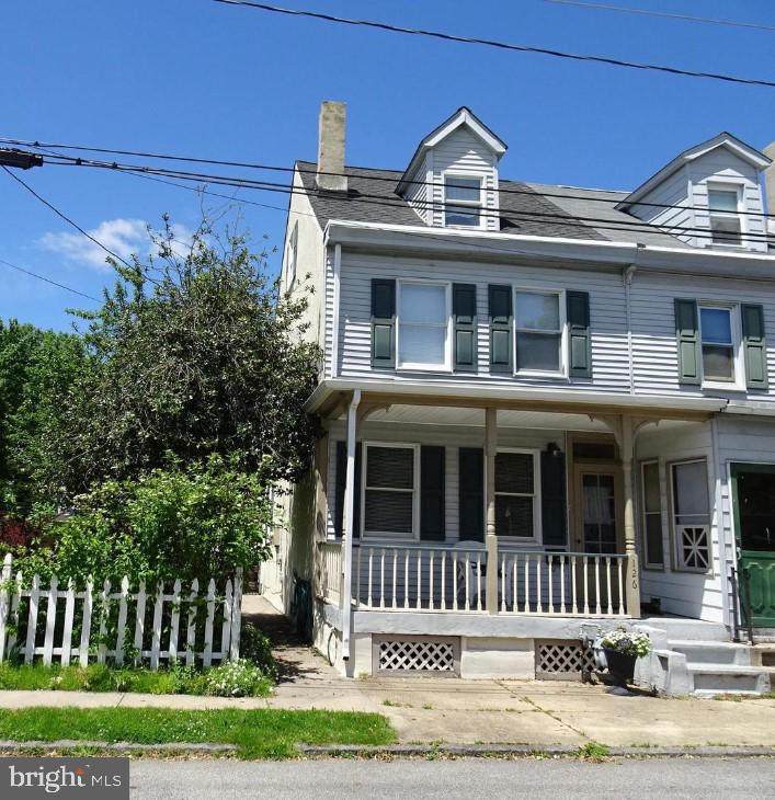 126 8TH ST - Photo 1