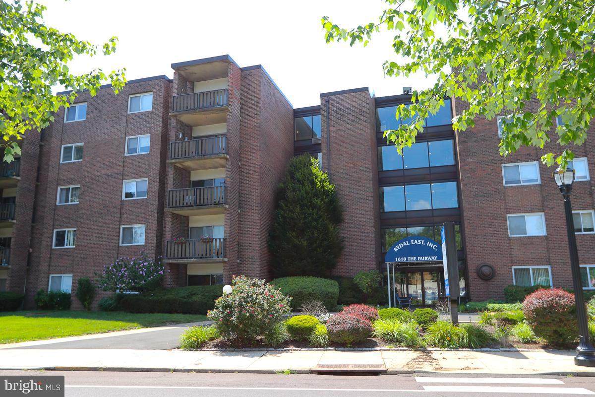 1610 The Fairway - Photo 1