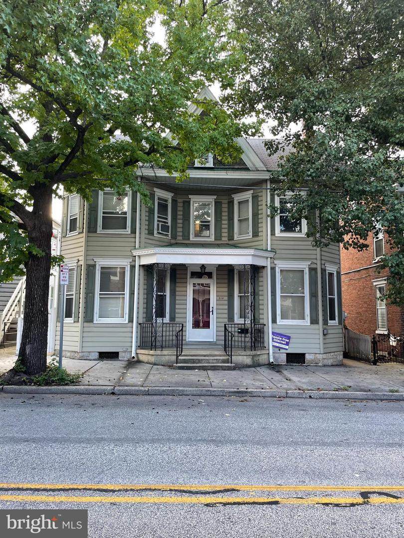 214 College Street - Photo 1