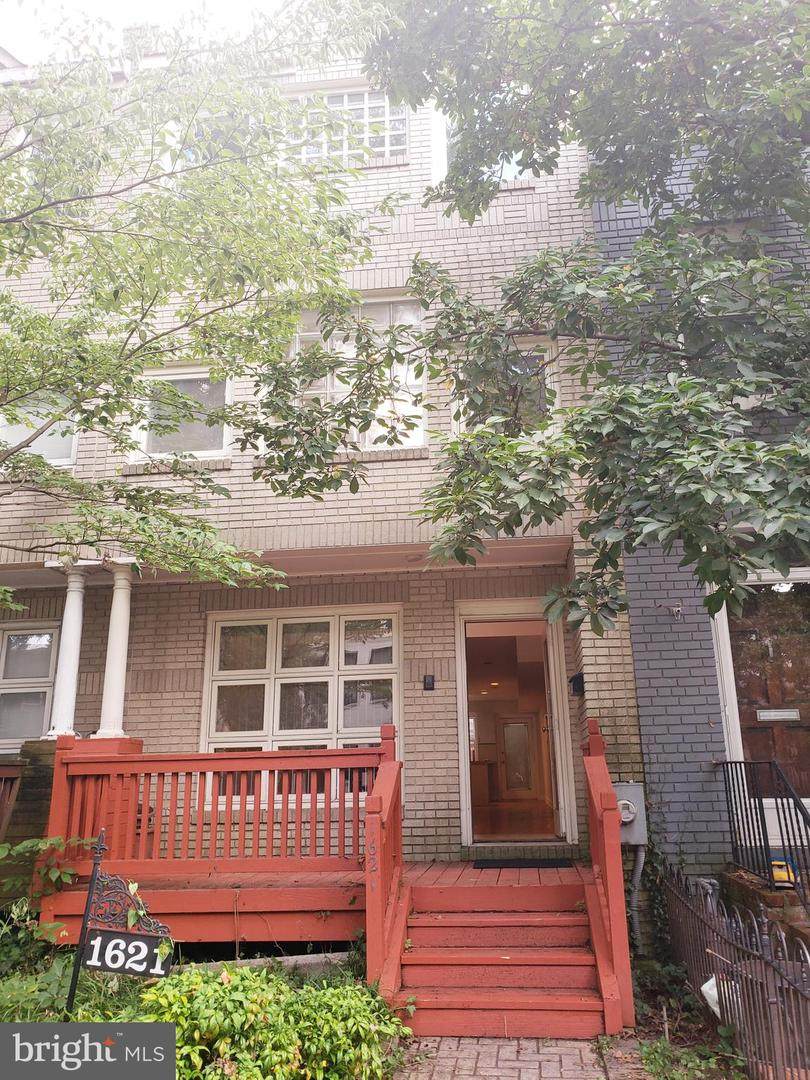 1621 E Street - Photo 1