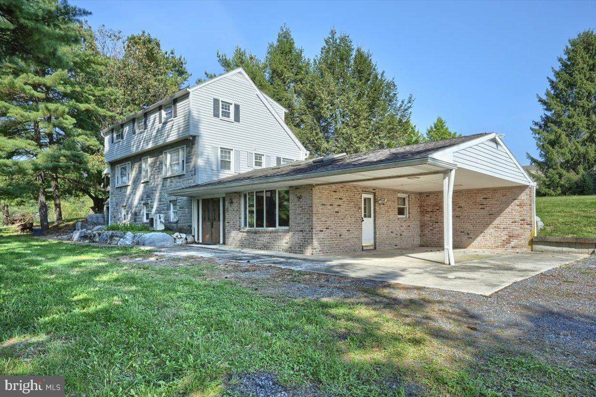 752 Nyes Road - Photo 1