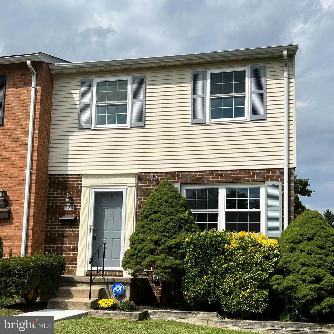320 Hometown Way - Photo 1