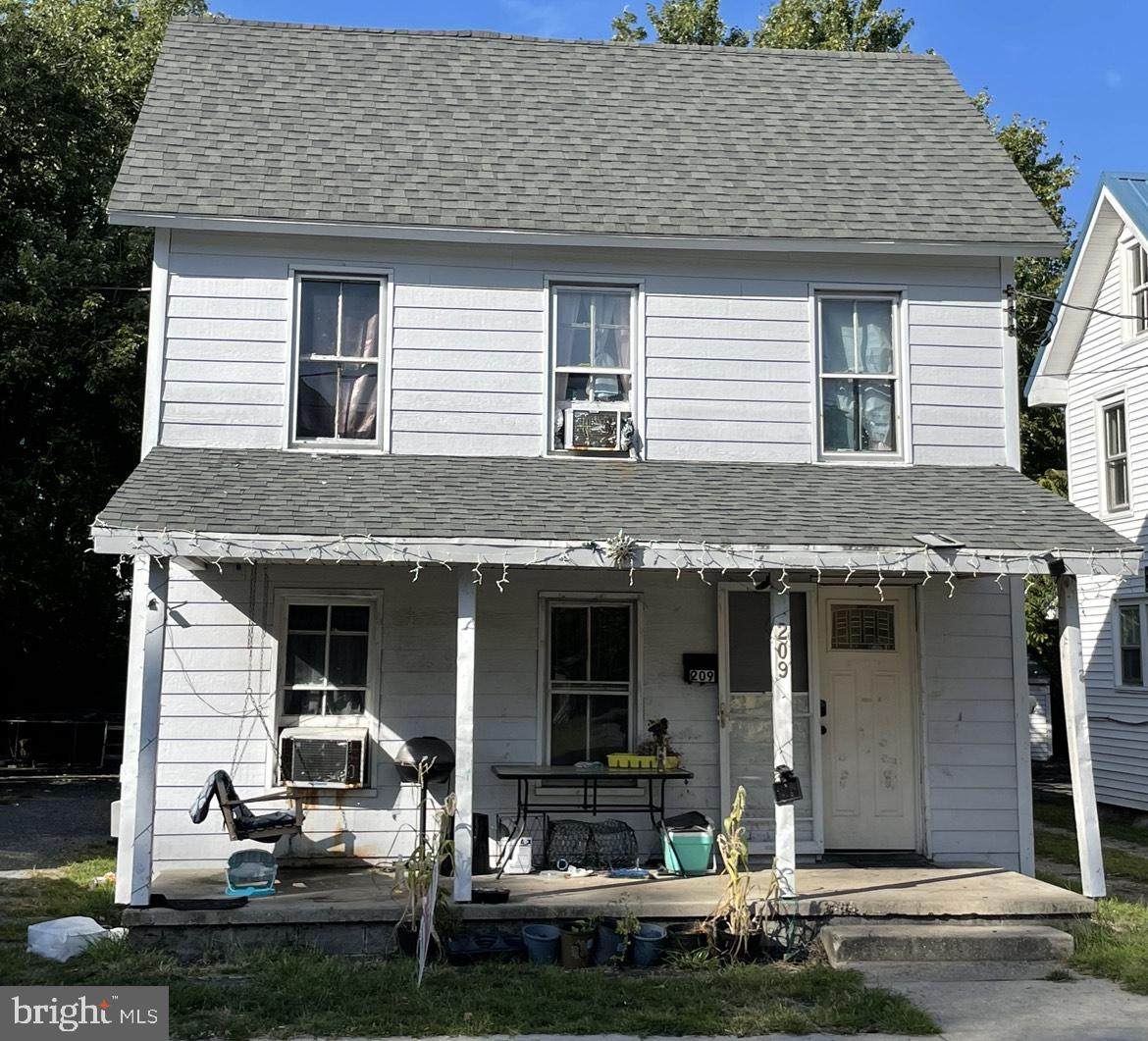 209 7TH Street - Photo 1