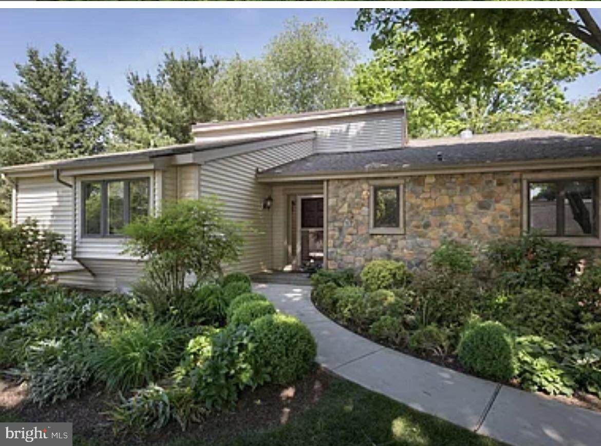 404 Eaton Way - Photo 1