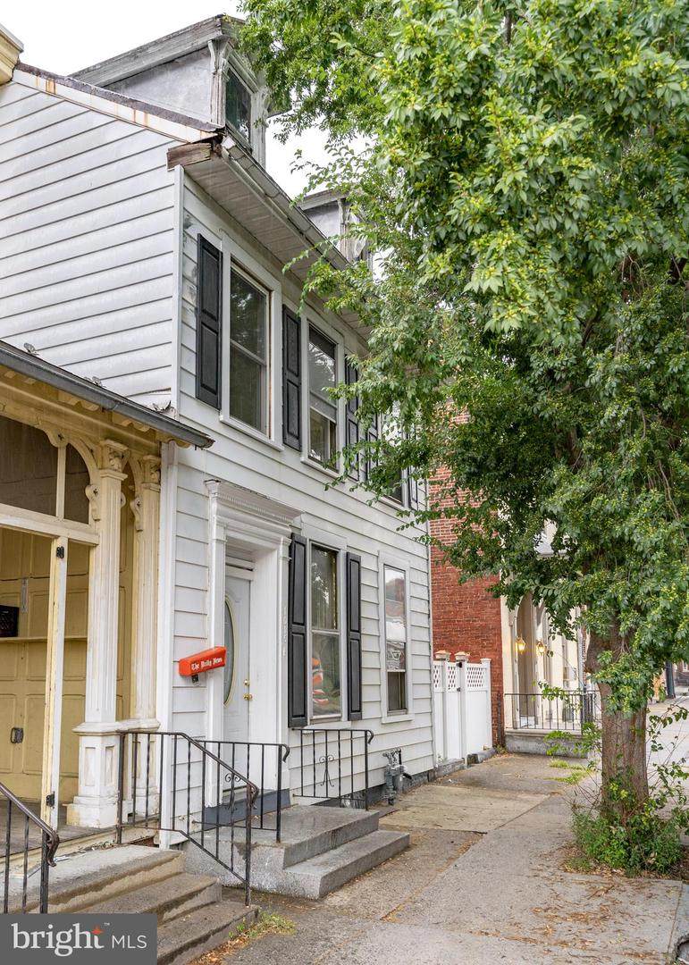 1015 Chestnut Street - Photo 1