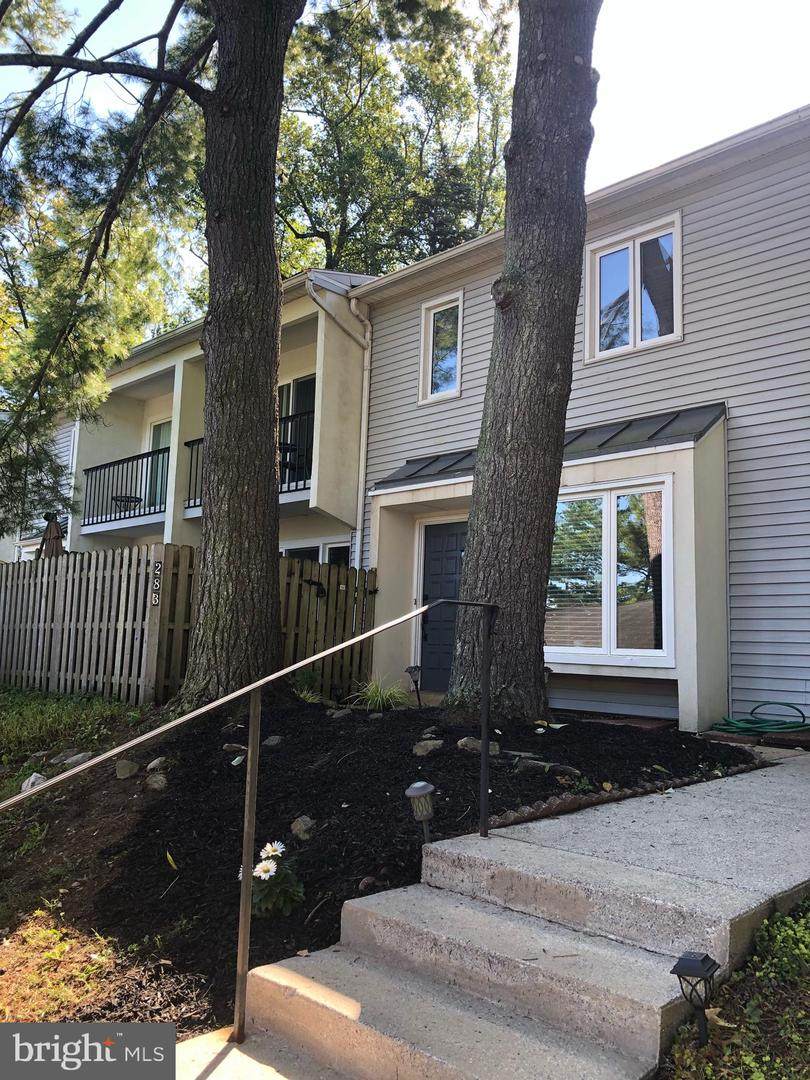 283 Chelsea Circle - Photo 1