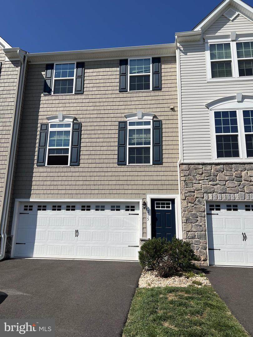 215 Laurel Lane - Photo 1
