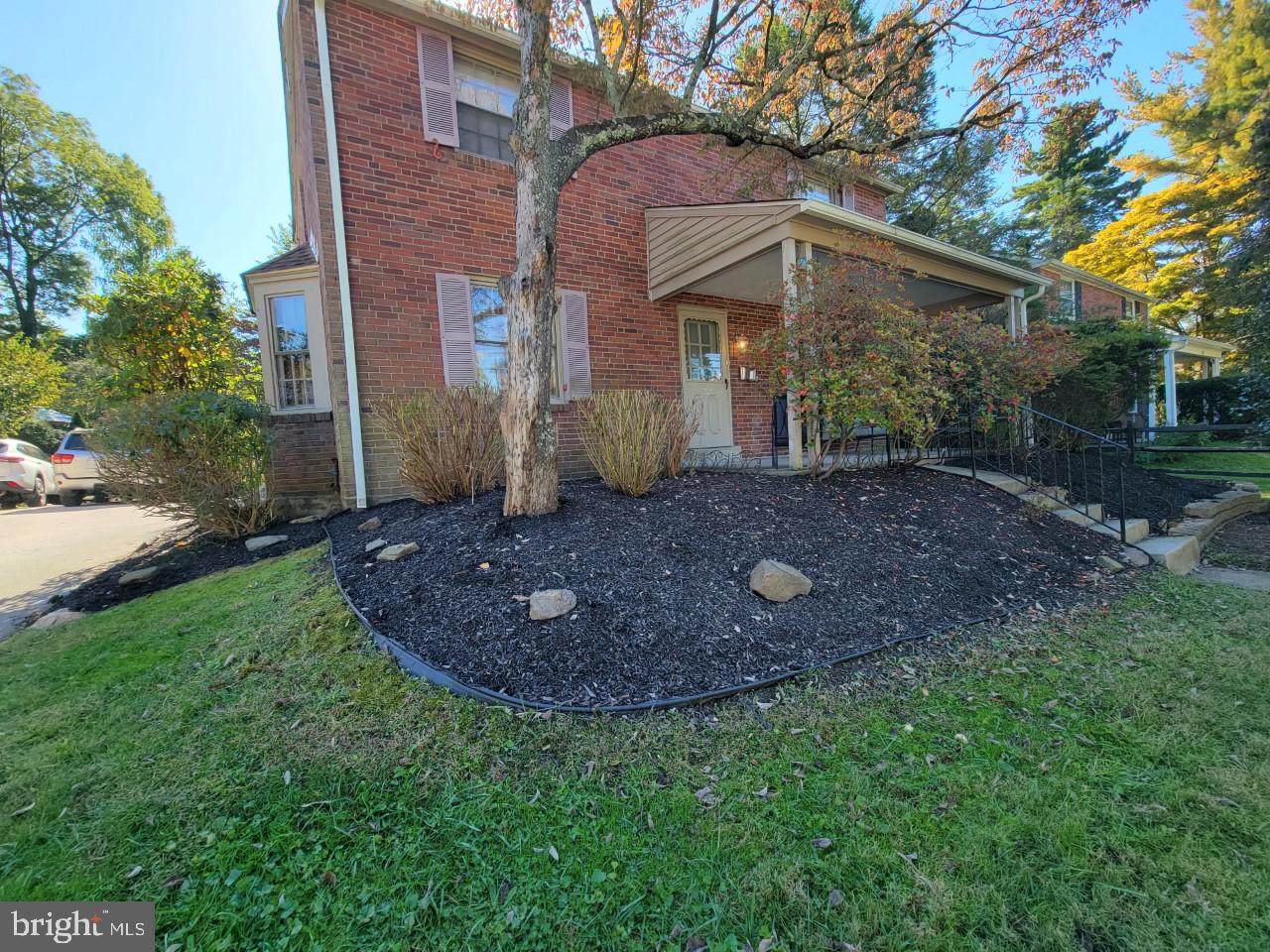 120 Stratford Avenue - Photo 1