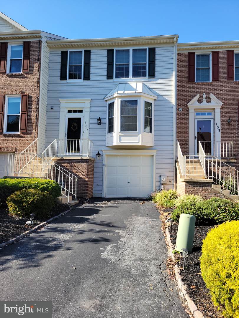 137 Attic Court - Photo 1