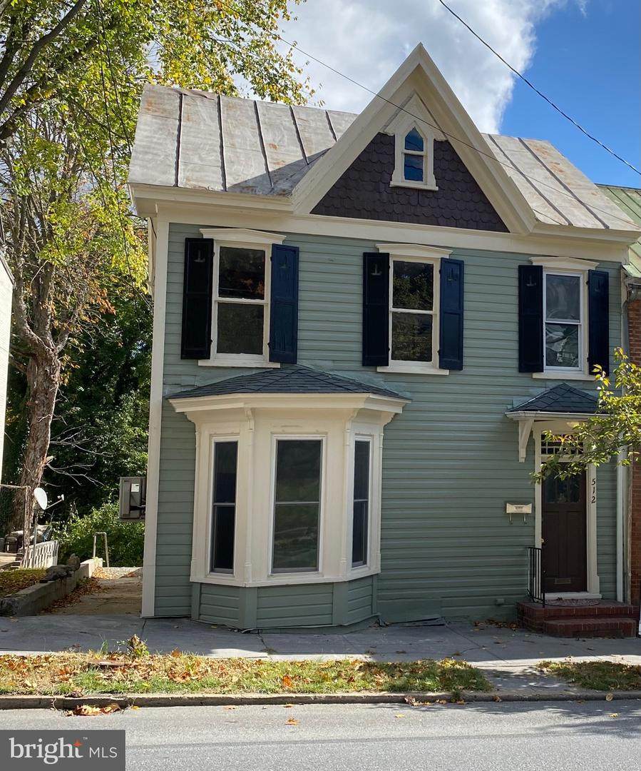 512 Queen Street - Photo 1