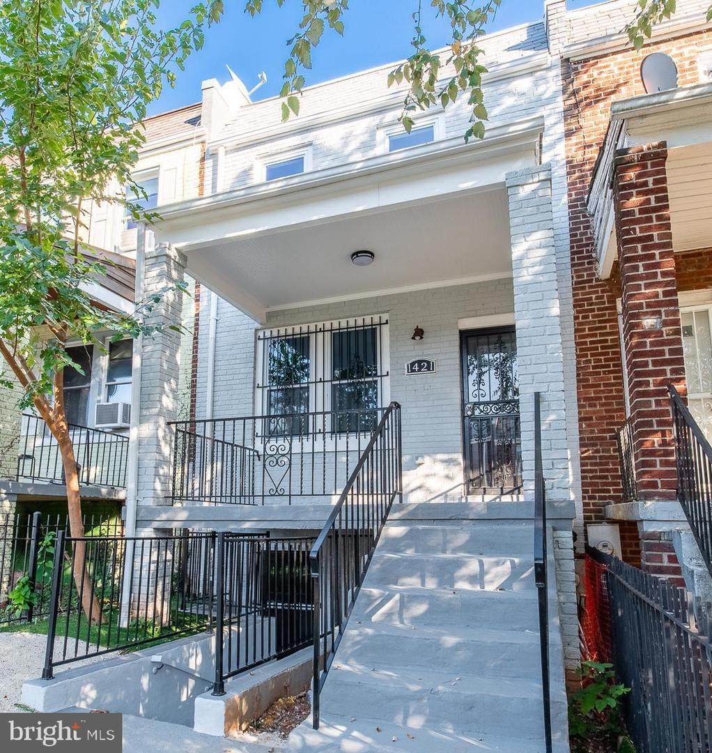1421 Holbrook Street - Photo 1
