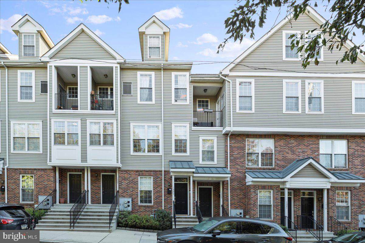 1325 32ND Street - Photo 1
