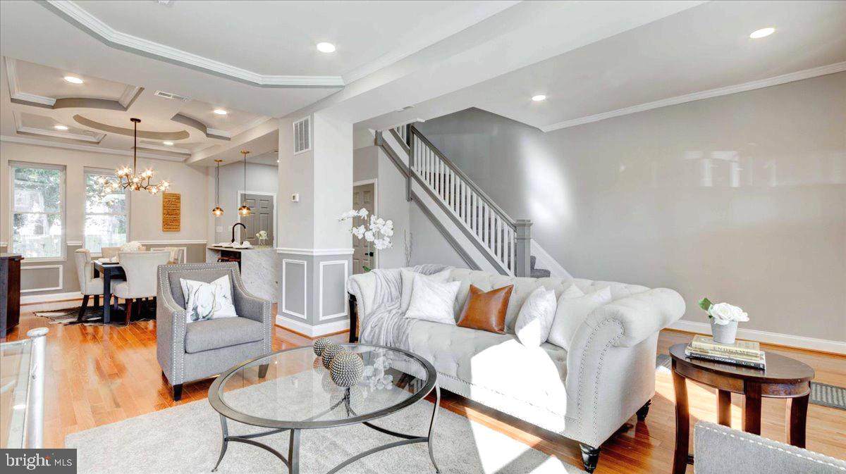 504 Lyndhurst Street - Photo 1