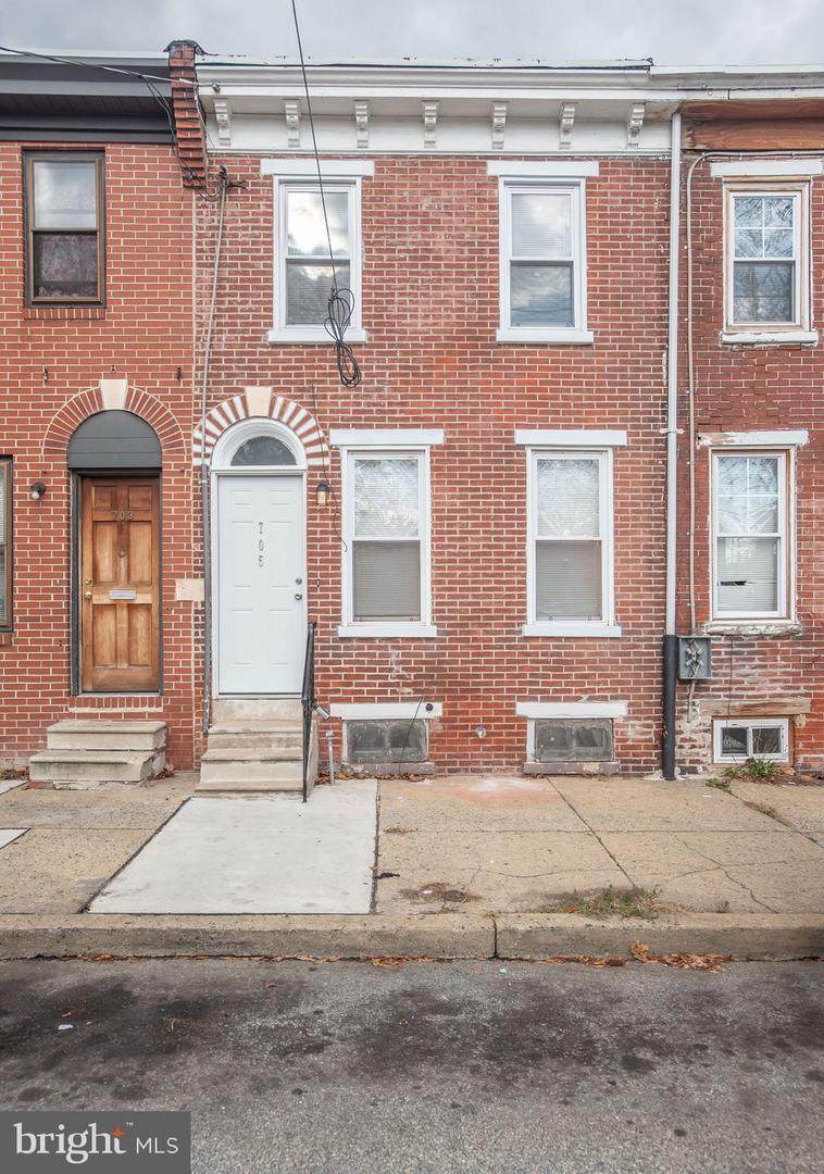 705 9TH Street - Photo 1