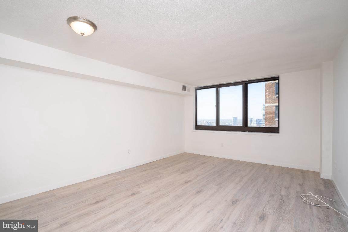 1420 Locust Street - Photo 1