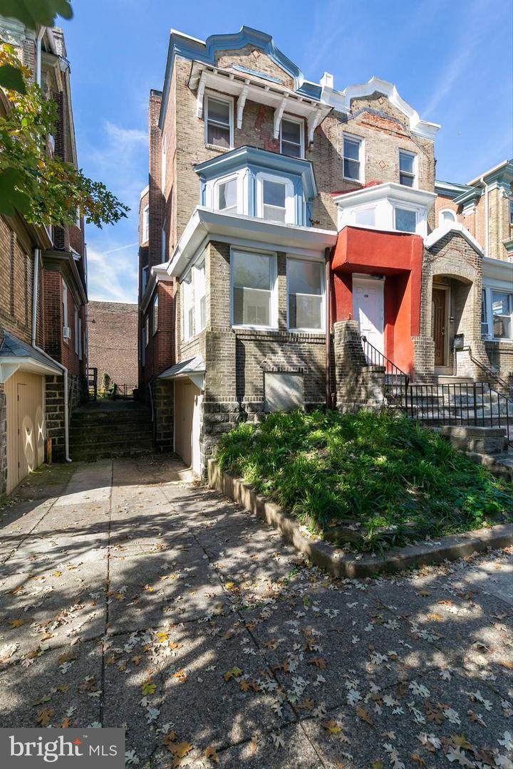230 46TH Street - Photo 1