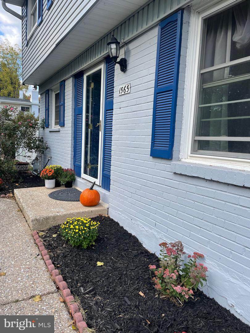 1565 Daws Road - Photo 1