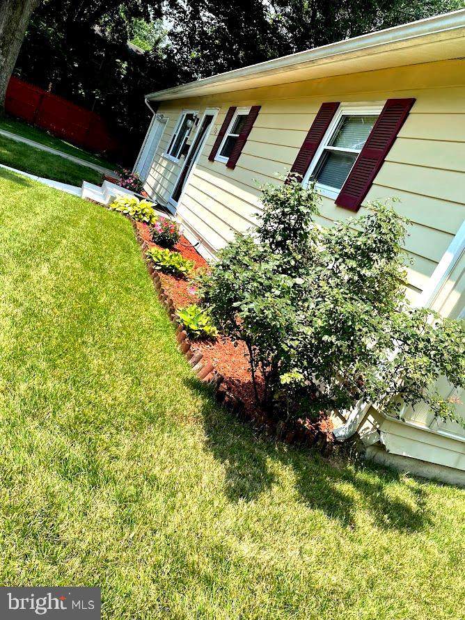 128 Watkins Avenue - Photo 1