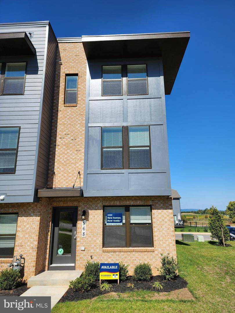 824 Bond Street - Photo 1