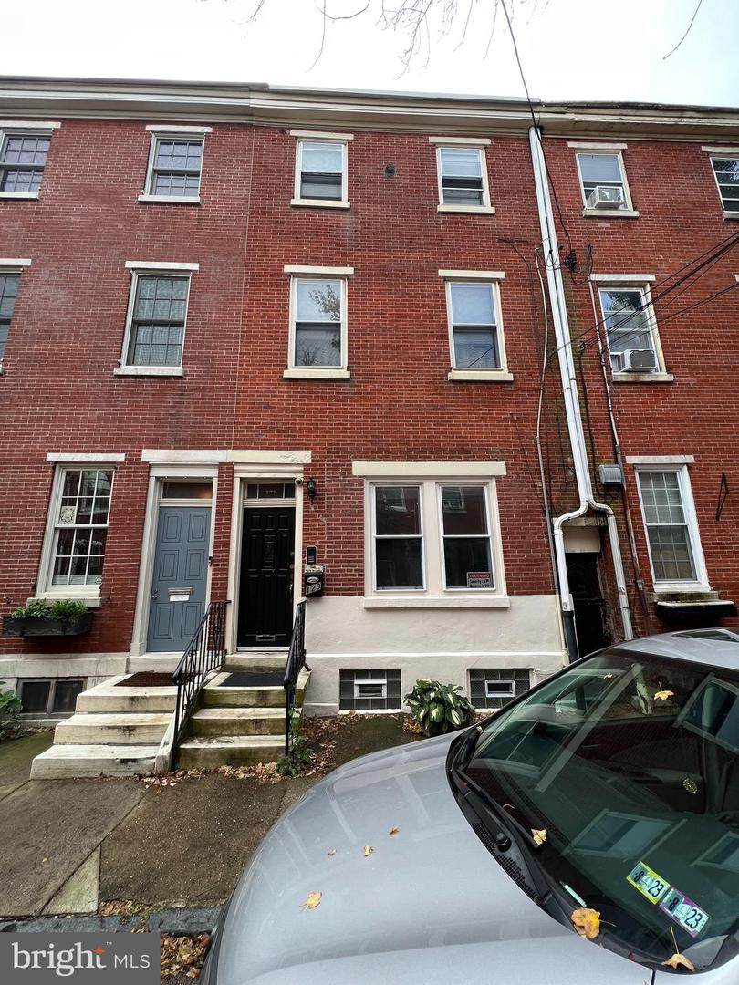 128 Pemberton Street - Photo 1