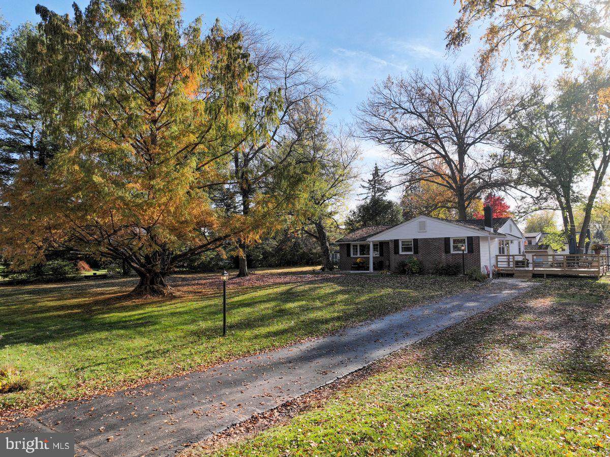 1658 Larchwood Drive - Photo 1