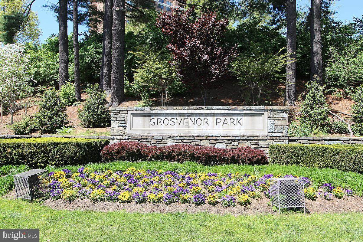 10101 Grosvenor Place - Photo 1