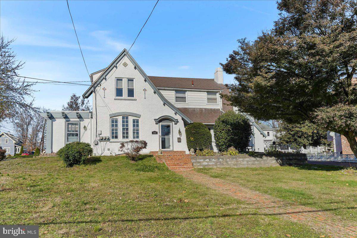 1021 Woodside Avenue - Photo 1