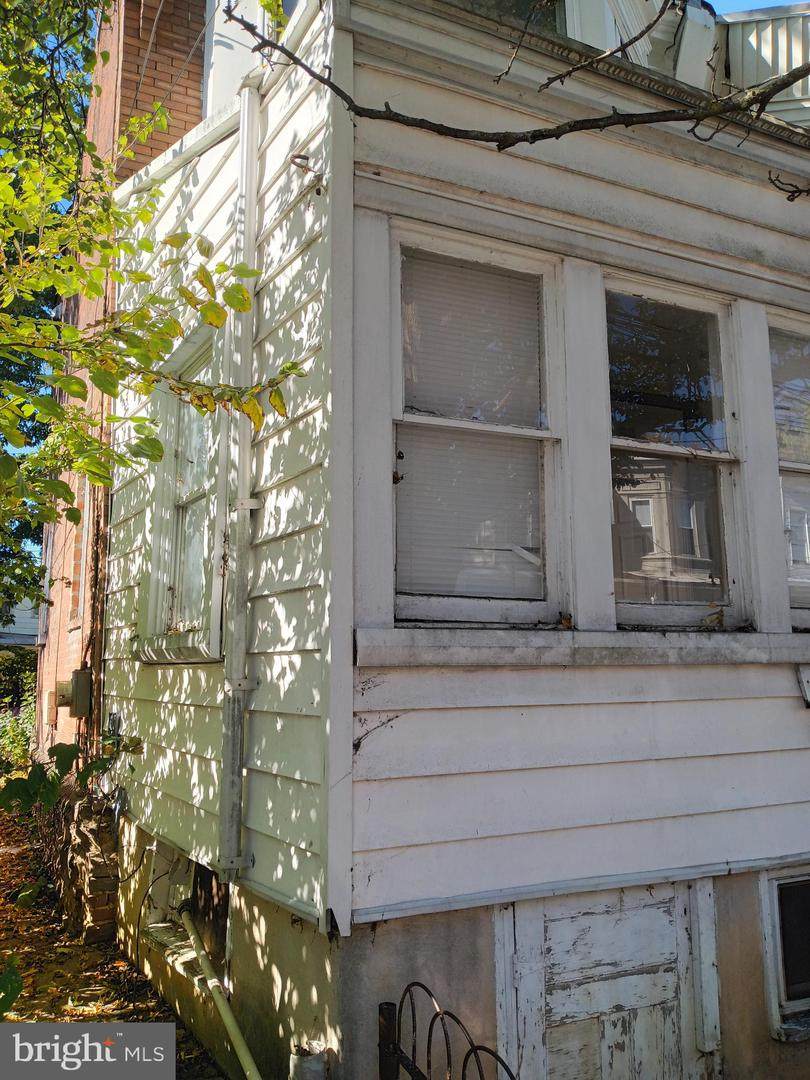 900 Maple Terrace - Photo 1
