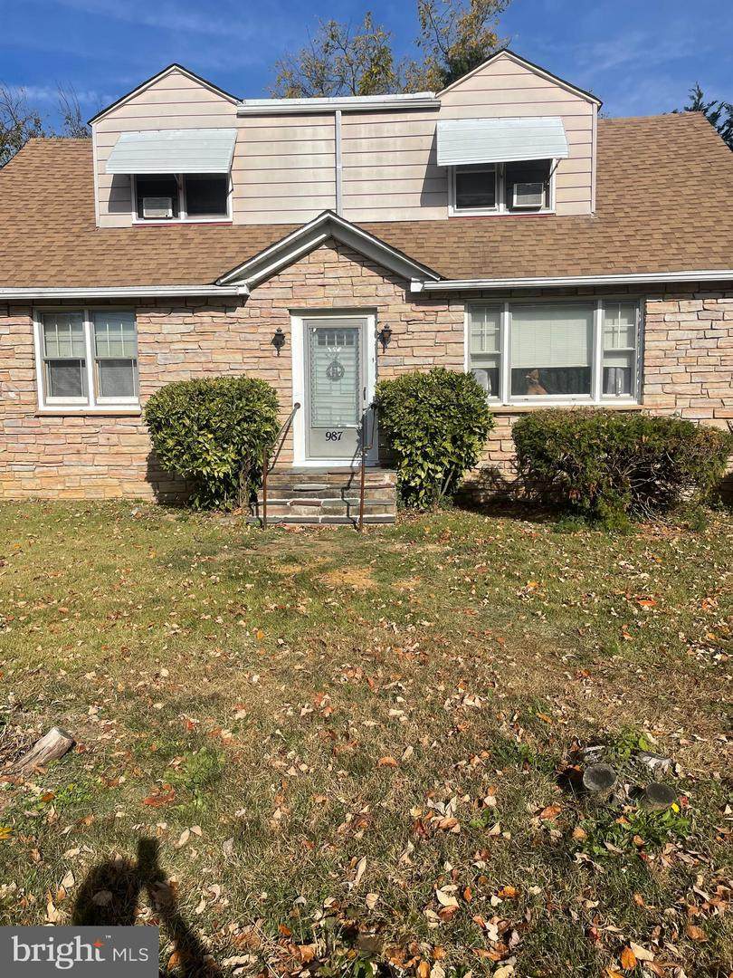 987 Maple Avenue - Photo 1