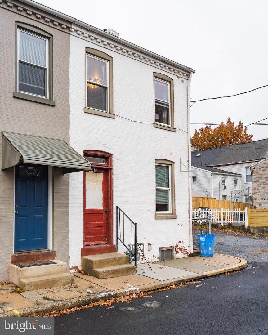 444 Concord Street - Photo 1
