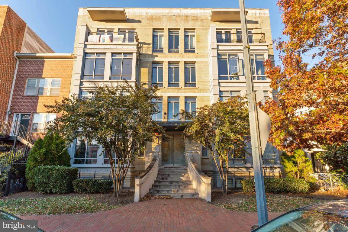 435 R Street - Photo 1