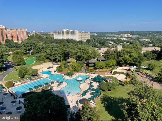 307 Yoakum Parkway - Photo 1
