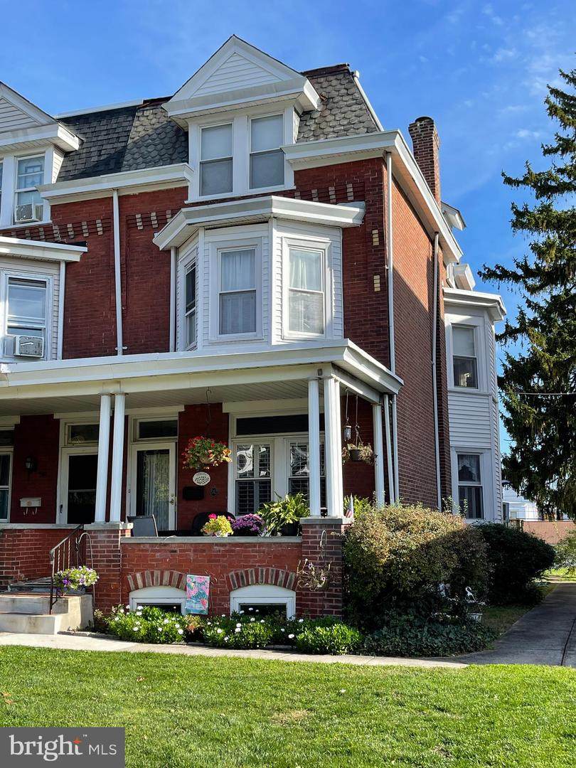 542 Hamilton Street - Photo 1