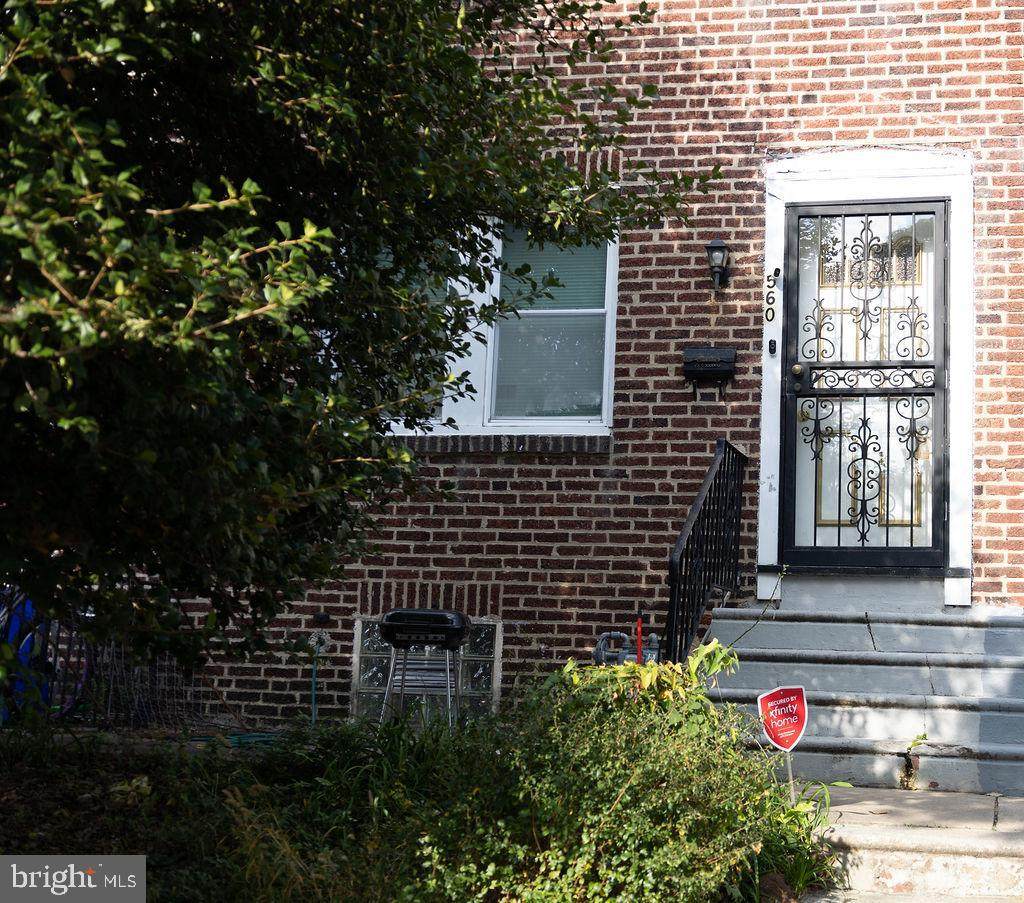 560 Raritan Street - Photo 1